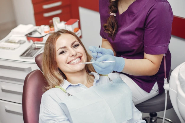Resin application for dental bonding and smile restoration