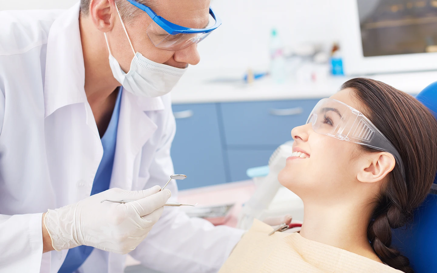 Treatment of cavities and injuries with dental endodontics